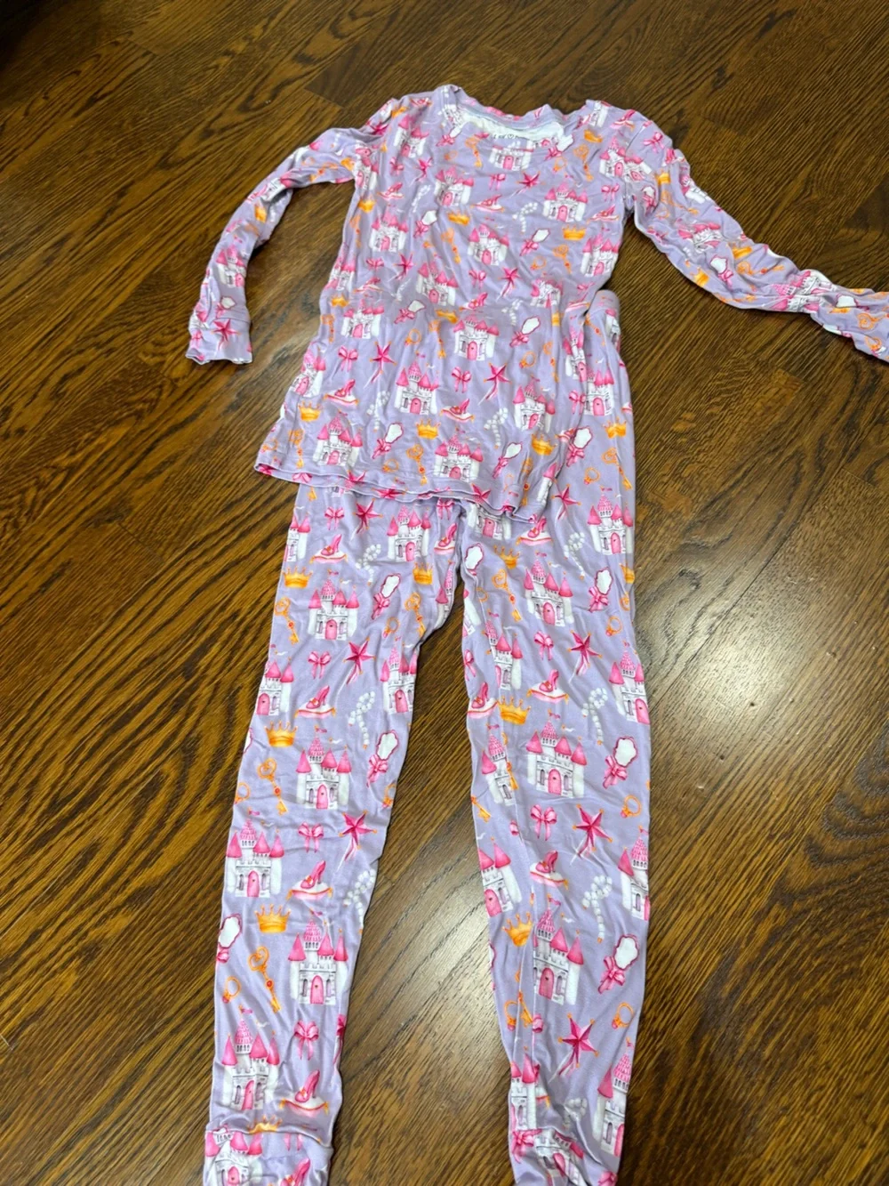 LEV Baby Girls' Lavender Castle Print Pajama Set - Long Sleeve & Pants, size 5/6